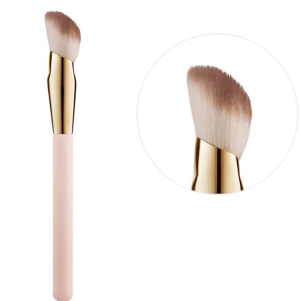 Soft pinch blush brush